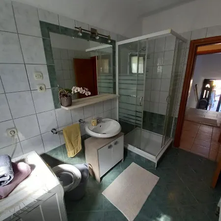 Ozzy Biograd Na Moru