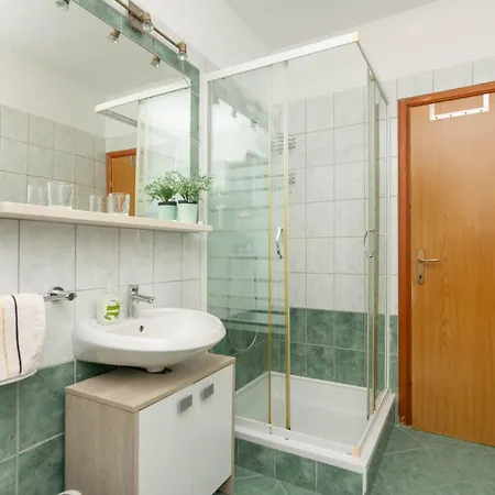 Ozzy Apartment Biograd Na Moru